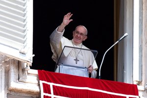 Popiežius atmeta spėliones dėl atsistatydinimo