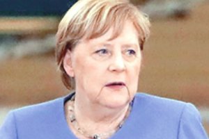 A. Merkel: reikia toliau kalbėtis su Talibanu, kad būtų galima išvežti daugiau žmonių