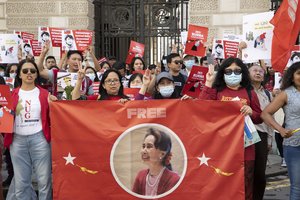 Chuntos nuversta Mianmaro lyderė praleido teismo posėdį dėl ligos