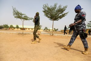 Nigerijoje užpuolikai išlaisvino iš kalėjimo 240 kalinių
