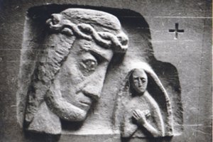 Grūšlaukės bažnyčią papuošė skulptoriaus Antano Mončio Kryžiaus kelio stotys