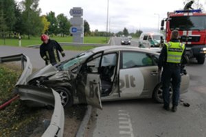 Skaudi avarija Kaune: sunkvežimis rėžėsi į „Bolt“, 57 metų vairuotojas – ligoninėje