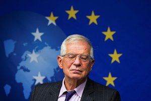 ES ragina siekti „stipresnio pasitikėjimo“ su JAV po ginčo tarp Paryžiaus ir Vašingtono