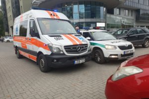Vilniuje automobilis partrenkė dvi moteris, prireikė medikų