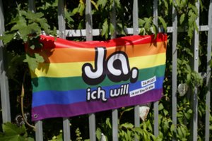 Šveicarai referendume balsuoja dėl tos pačios lyties asmenų santuokų