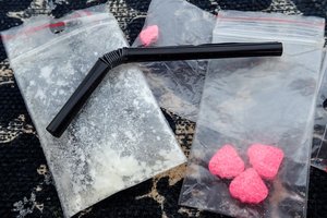 Šalčininkų rajone sustabdytas automobilis su 30 maišelių narkotinių medžiagų