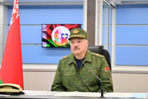 Minskas ragina migrantų krizę spręsti diplomatinėmis priemonėmis