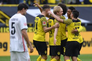 Vokietijoje Dortmundo „Borussia“ į savo sąskaitą įsirašė nelengvus tris taškus