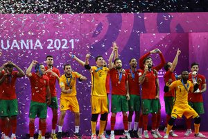 Karštas pasaulio futsal finalas: išvarytas žaidėjas, į nokautą pasiųstas Ricardinho ir triumfavusi Portugalija