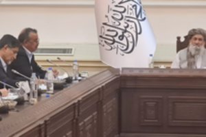 Afganistano laikinoji vyriausybė surengė pirmąjį ministrų kabineto posėdį