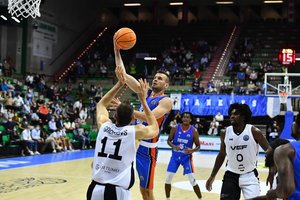 FIBA čempionų lygoje T. Dimša vedė savo komandą į pergalę, E. Bendžius savąją skandino