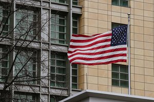 Keistas Rusijos kaltinimas: tris JAV ambasados darbuotojus įtaria kuprinės vagyste