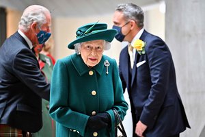 Didžiosios Britanijos karalienė: kalbos apie klimatą nieko nedarant „erzina“ 