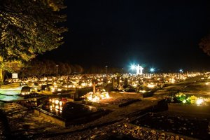 Į kapines savaitgalį skubėsiantiems lietuviams siūlo nepamiršti svarbiausio