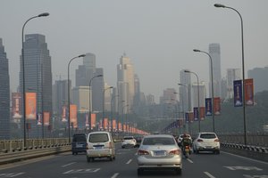 Kinijoje pradėjo normuoti degalus – pranešama, kad vairuotojai eilėse stovi ištisas dienas