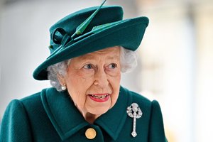 Bakingamo rūmai: karalienė Elizabeth II turi ilsėtis mažiausiai dvi savaites