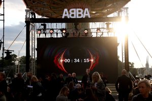 Po tragedija pasibaigusio įvykio ABBA stabdo savo naujo šou reklamą