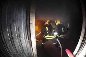 Ugniagesiai skubėjo į degančią gamyklą Klaipėdoje