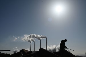 COP26 pareiškimo projekte raginama palaipsniui atsisakyti iškastinio kuro subsidijų