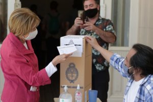 Argentinoje vyksta tarpiniai parlamento rinkimai