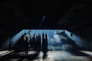 Choras „Jauna muzika“ naktį filmavosi „Dūmų fabrike“