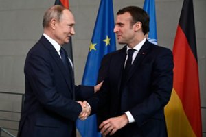 E. Macronas ir V. Putinas: būtina deeskaluoti įtampą Baltarusijos ir Lenkijos pasienyje
