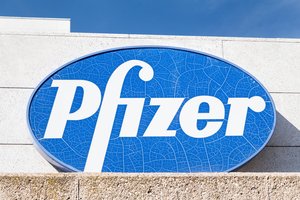 ES pradeda pagreitintą „Pfizer“ preparato nuo COVID-19 vertinimą