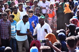 Sudane šimtai žmonių protestuoja prieš perversmą