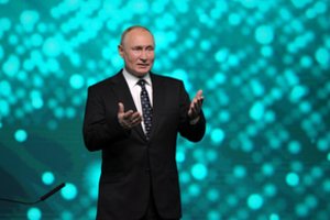 V. Putinas paskiepytas sustiprinančia „Sputnik-Light“ vakcinos doze: papasakojo, kaip jaučiasi