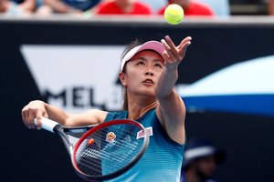 TOK vadovas bendravo su kinų teniso žvaigžde Peng Shuai, kuri paviešino, jog ją vicepremjeras vertė lytiškai santykiauti