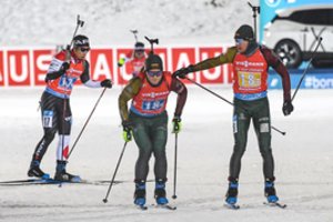 Lietuvos biatlonininkai pasaulio taurės estafetės varžybose pakartojo istorinį pasiekimą