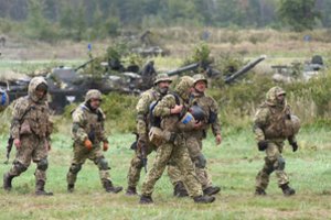 JAV „teigiamai“ vertintų sąjungininkų prašymą sustiprinti pajėgas Rytų Europoje