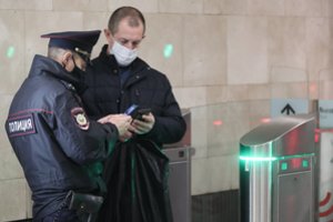 Siaubas Maskvoje: prieš kaukių dėvėjimą pasisakantis rusas paslaugų centre nušovė 2 žmones