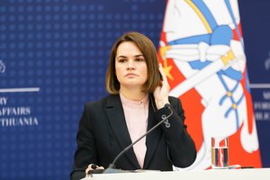 S. Cichanouskaja per demokratijos forumą apkaltino Vakarus silpnu atsaku į Minsko veiksmus