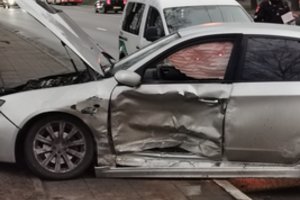 Dėl girto vairuotojo kaltės Vilniuje susidūrė du automobiliai