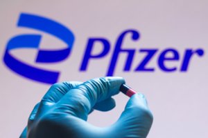 JAV vaistų administracija patvirtino „Pfizer“ piliules nuo COVID-19