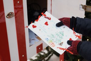 Šviesesnės Kalėdos vienišiems senjorams – išdalinta per 300 šventinių laiškų ir atvirukų