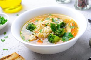 Pati geriausia sriuba norintiems mesti svorį: svarbūs trys ingredientai