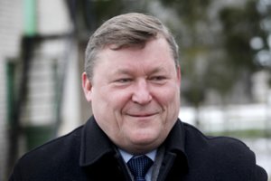 Radviliškio meras V. Simelis pažeidė įstatymą, bet mandatą išsaugos