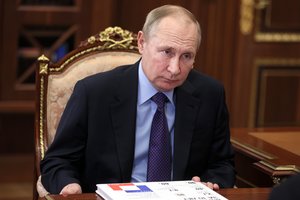 V. Putinas: 2021 metais Rusija „tvirtai“ gynė savo interesus