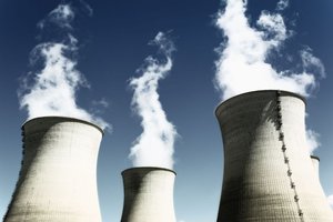 ES siūlo į „žaliųjų“ energijos šaltinių sąrašą įtraukti branduolinę energiją bei dujas
