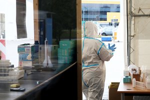Lietuva 2022-uosius pasitiko priartėjusi prie 2 tūkstančių naujų užsikrėtimų koronavirusu ribos