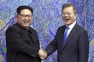 Pietų Korėjos prezidentas žada toliau stengtis normalizuoti santykius su Pchenjanu
