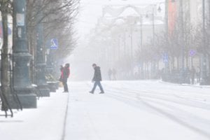 Sniego porciją savaitgalį keis 12 laipsnių šaltis – dosniausiai klius vienam Lietuvos regionui
