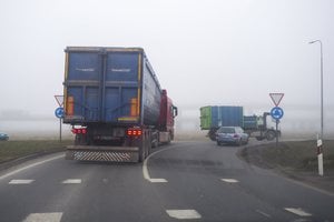 Užstrigę vairuotojai iš Lietuvos Kazachstane greičiausiai pajudės pirmadienį: situacija stabilizavosi