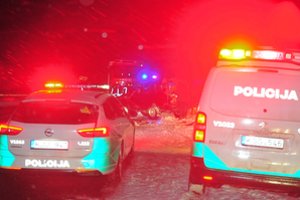 Tragiška avarija Panevėžio rajone: žuvo trys žmonės, dar vienas sunkios būklės vyras išvežtas į ligoninę