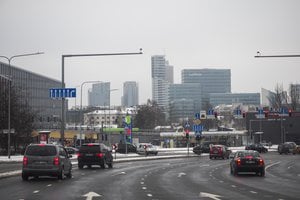 Seimas atmetė pataisas dėl automobilių taršos mokesčio