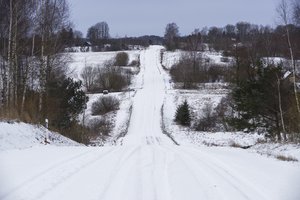 Kai kuriuose keliuose ketvirtadienio rytą – 10 cm sniego