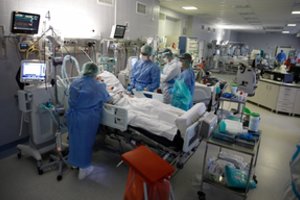 Lenkijos vyriausybės COVID-19 medicinos patarėjai masiškai atsistatydino