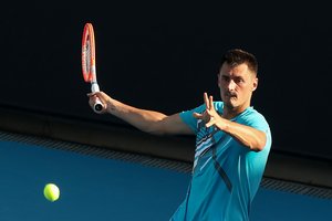Absurdas „Australian Open“ turnyre: žaidėjai netestuojami, B. Tomičius žaidė sirgdamas koronavirusu